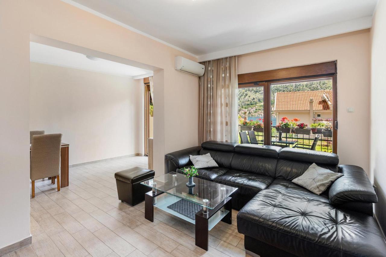 Muo Sea Front Apartments 科托尔 外观 照片